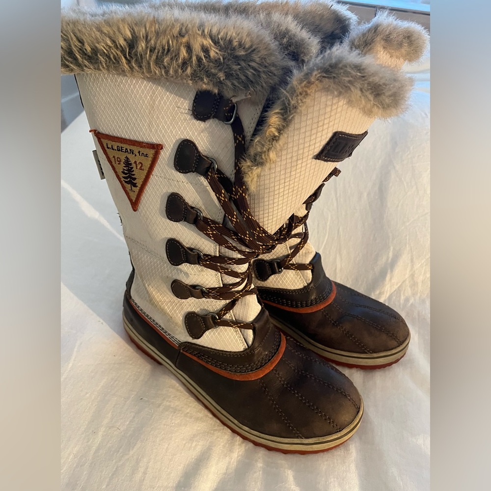 Size 8 Women’s LL Bean Snow Boots